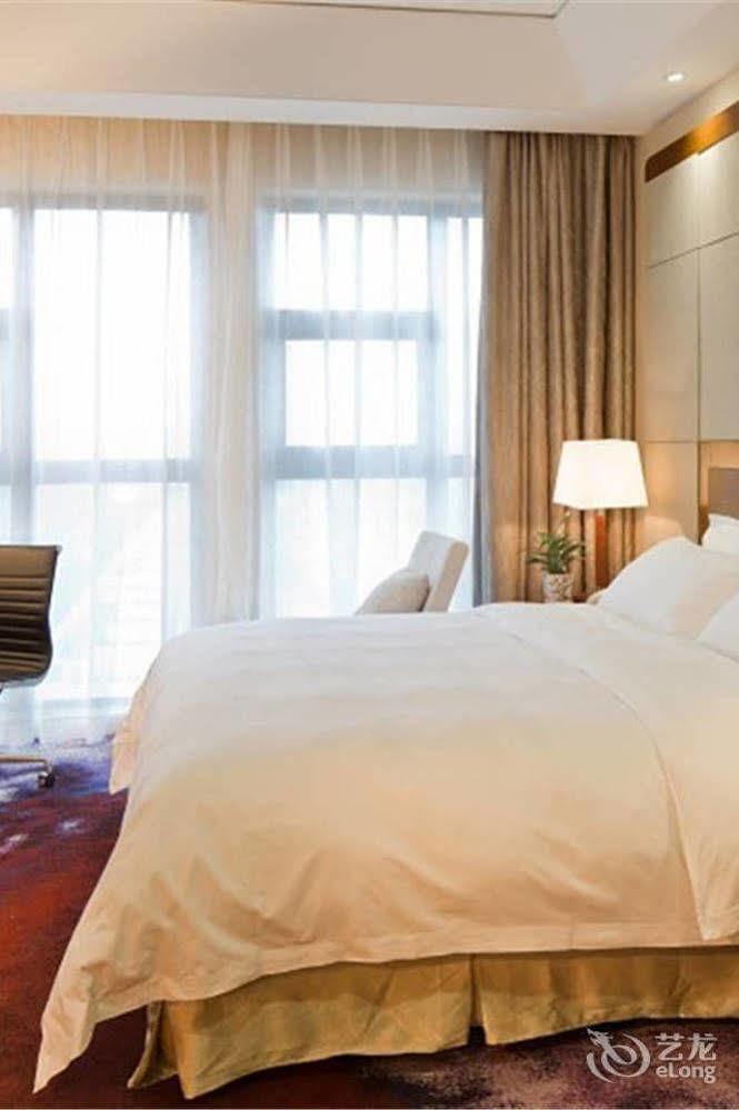 Bavaria City Hotel Pejhaj Kültér fotó